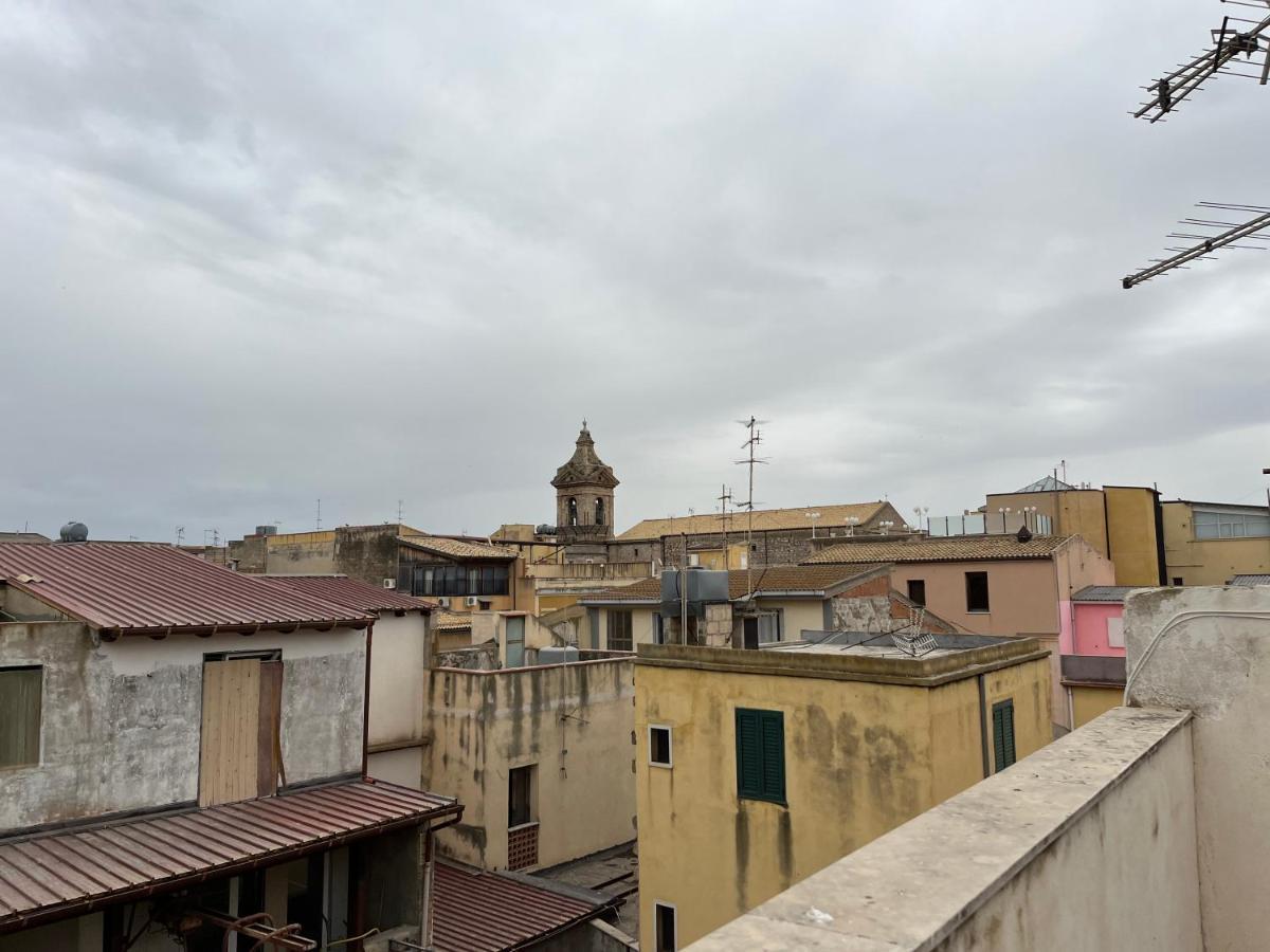 Appartamento Casa Ai Tre Campanili Gela Esterno foto